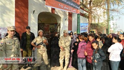 بالصور.. توافد المواطنين على لجان الاستفتاء بأسيوط