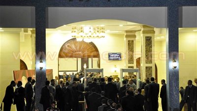 بالصور.. عزاء «محامي الشعب» بحضور وزراء وقضاة وسياسيين ورموز المجتمع.. محلب وطنطاوى وصباحى ومميش ووفود أزهرية وكنسية يقدمون العزاء في «النائب العام».. و«الطرق الصوفية» تق