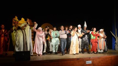 بالصور.. فرقة الهلالي تقدم عرضا على مسرح قصر ثقافة أسيوط