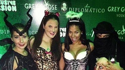 بالصور.. الأمريكيون يحتفلون بـ«الهالوين» على طريقة «داعش»