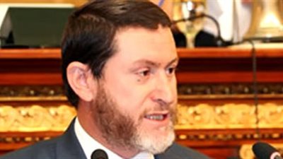 فريد إسماعيل يفشل فى فض اعتصام العاملين بـ