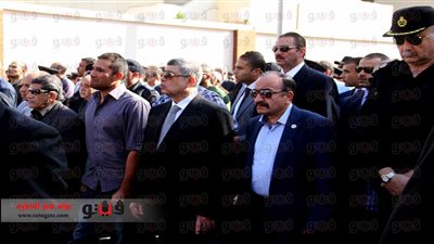 بالفيديووالصور.. وزير الداخلية يتقدم جنازة الشهيد أحمد سمير