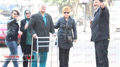 بالصور.. كبار السن يصوتون على الاستفتاء في 