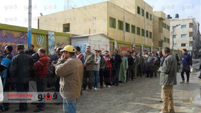 بالصور.. إقبال مكثف أمام لجان الاستفتاء بشمال سيناء