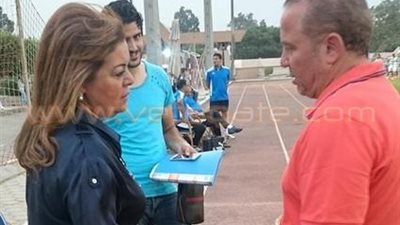 بالصور.. سحر الهواري تهنئ «غريب» بقيادة الإنتاج وتحضر مران الفريق