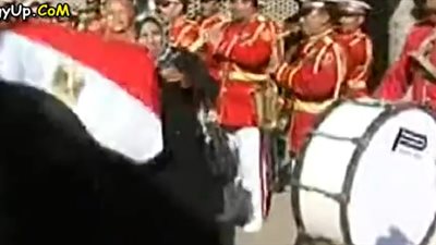 بالفيديو.. أنغام الموسيقى العسكرية تزين الاستفتاء في بورسعيد