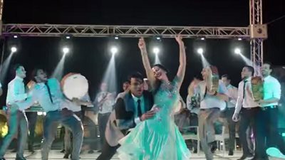 بالفيديو.. صافيناز والليثي يشعلان برومو «عيال حريفة»