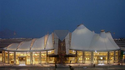 إغلاق مطار شرم الشيخ بسبب العاصفة الترابية.. تحويل مسار 12 رحلة لمطاري الغردقة والأقصر.. انتظام حركة الملاحة بـ«القاهرة الدولي».. وتشكيل غرفة عمليات لمتابعة التغيرات الجوية على مستوى الجمهور