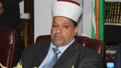 مفتي فلسطين ووزير أوقافها يغادران مطار القاهرة للأردن