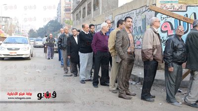 بالصور..زحام في لجان الاستفتاء بالزيتون