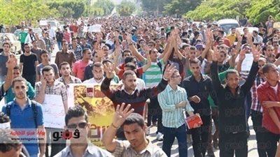 وقفة لطلاب الإرهابية أمام مدرسة بالمنوفية