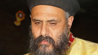 وكيل البابا يدلي بصوته بمدرسة المعارف بالإسكندرية