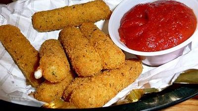 دللي أطفالك بـ«أصابع الموزاريلا المقلية» من مطبخ الشيف راشيل