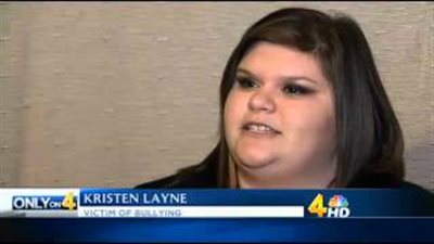 بالفيديو.. فتاة تتعرض لهجوم حاد على «فيس بوك» بسبب فستانها