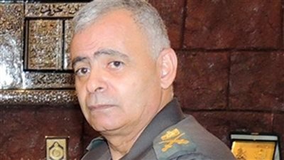 محافظ السويس يدلي بصوته بلجنة الوافدين بمدرسة محمد حافظ