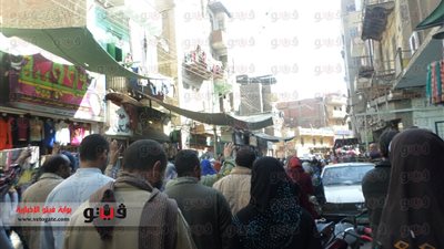 بالصور.. للمرة الثانية.. مجهولون يطلقون الألعاب النارية على قوات تأمين الاستفتاء بالمنيا