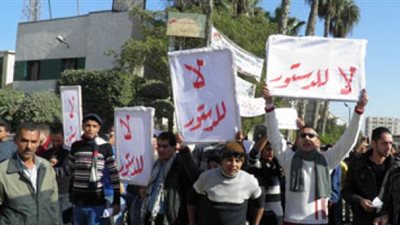 مواطنون يمنعون 