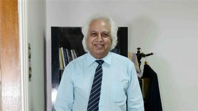 مستشار الرئيس الفلسطيني يطالب 