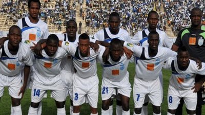 بعثة فريق «الملعب المالي» تصل إلى القاهرة على دفعتين