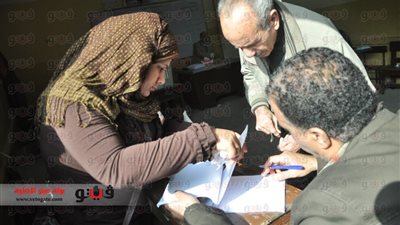 إجازة بأجر لعمال العاشر من رمضان للمشاركة في الاستفتاء