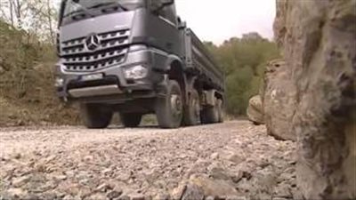 بالفيديو.. إمكانيات شاحنة « مرسيدس بنز أروكس »