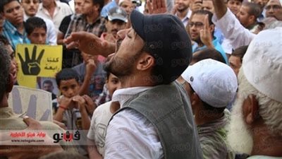 أنصار الإخوان يتجمعون أمام مقر 