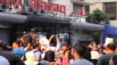 بالفيديو.. سباب وإشارات خارجة من حملة 