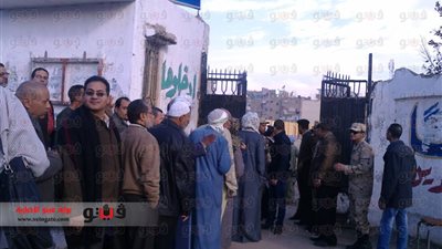 رئيس لجنة بقنا يستبعد موظفا يحث المواطنين على التصويت بـ 