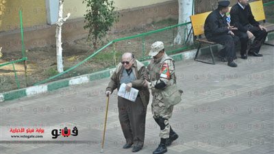 بالصور.. قوات الجيش والشرطة تساعد المواطنين بلجان العجوزة