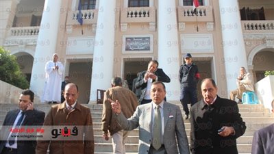 بالصور.. محافظ البحيرة يتفقد لجان الاستفتاء يرافقه قائد الفرقة العاشرة