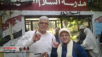 بالصورة.. طارق النهرى يصوت بـ«نعم» على الدستور