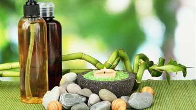 مجموعة زيوت طبيعية لعلاح جفاف الشعر