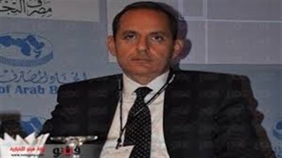 رئيس البنك الأهلي يرفض التعليق على إضراب الموظفين