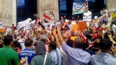 انضمام مدرسي الأقصر إلى مظاهرة المعلمين أمام نقابة الصحفيين