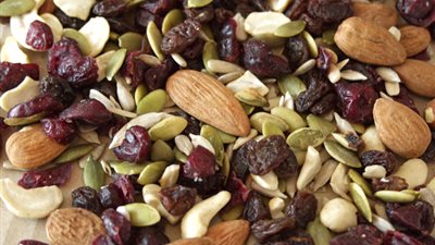 بالبيض والمكسرات.. احمي طفلك من الإصابة بالأمراض