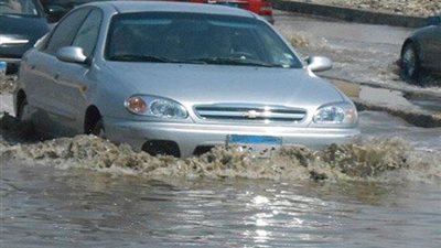 شلل مروري أعلى طريق الأوتوستراد بسبب انفجار ماسورة مياه