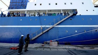 السلطات السنغالية تحتجز طاقم سفينة مصريًا