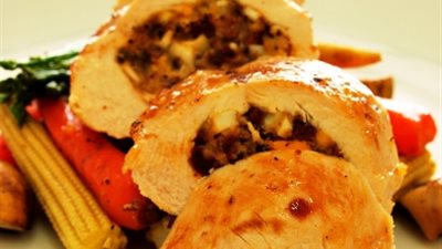 «صدور الدجاج بحشو الطماطم الجافة» من مطبخ الشيف أسامة