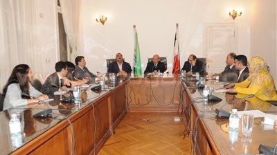 بالصور.. محافظ الجيزة يعقد اجتماعًا لتنشيط السياحة