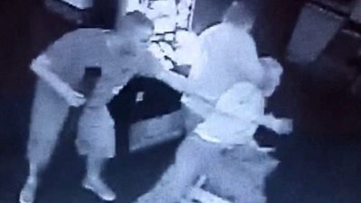 بالفيديو والصور.. وفاة عجوز منعه صديقه بـ«دفعة» من الشجار