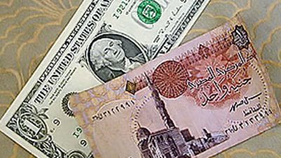 الجنيه ينهار أمام العملات الأجنبية.. والدولار يستقر في ختام التعاملات