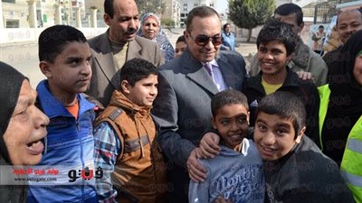 أطفال الإسماعيلية يطالبون المحافظ بالسماح لهم بالتصويت على الدستور