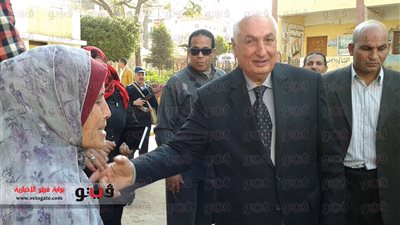 بالصور.. محافظ كفرالشيخ يدلي بصوته في الاستفتاء بلجنة الوافدين