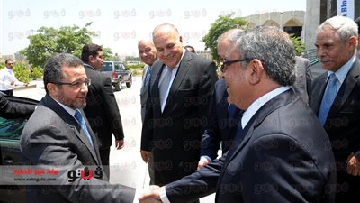 بالصور..قنديل يفتتح 