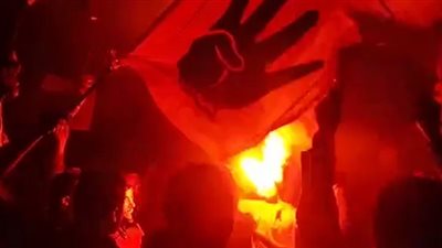 عناصر الإرهابية يطلقون الشماريخ أمام مركز شرطة أبو حماد