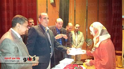 بالصور.. محافظ الشرقية يكرم 