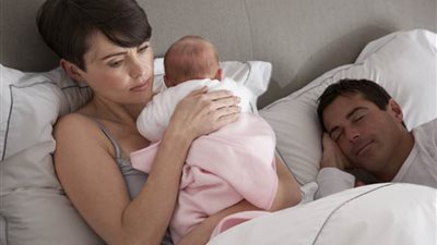 4 أسباب توقظ طفلك من النوم في شهره السادس