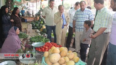 بالصور.. جولة لمحافظ الفيوم على الأسواق والمواقف