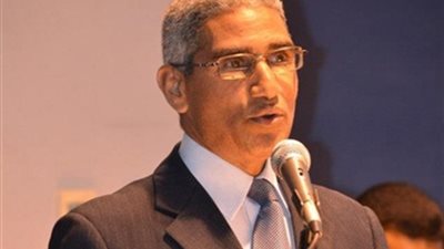 رئيس جامعة جنوب الوادي: على كل مصري شراء «شهادة القناة»