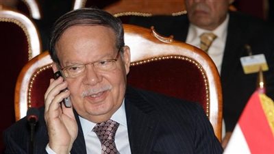 فتحي سرور يصل مطار القاهرة قادما من الإمارات